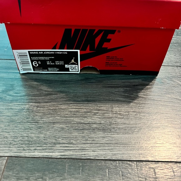 Women’s air jordan 1 high university to Chicago size 6.5W - Picture 2 of 2